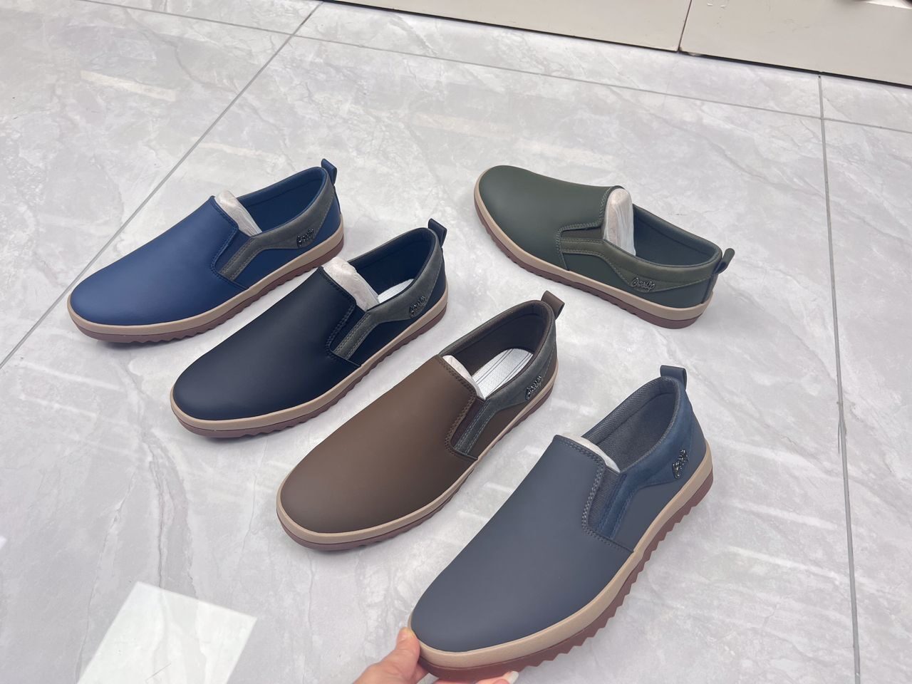 Casual slip-on shoes in four colours